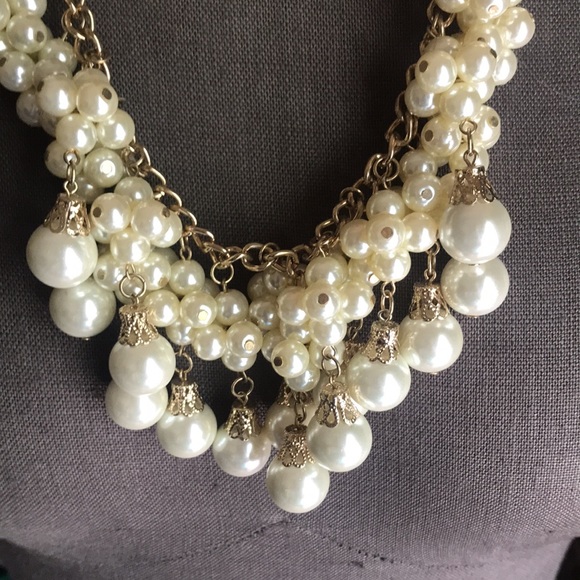 Francesca's Pearl Statement Necklace - Picture 3 of 7